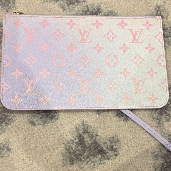 Louis Vuitton Lavender and Pink Monogram Wristlet - Picture 2 of 6